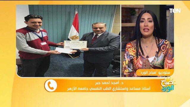 مطار برج العرب يكرم عاملا عثر على مبلغ مالي كبير وسلمه لصاحبه.. واستشاري طب نفسي يعلق