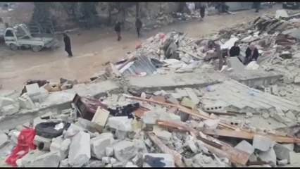 آثار الدمار في بلدة عزمارين في ريف حلب بسوريا
