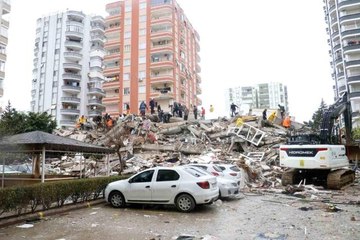 Adana'da 17 katlı apartmanın enkazından 2 kişinin cansız bedenine ulaşıldı