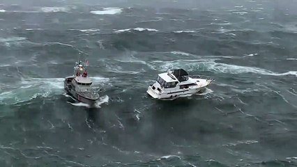 Homem resgatado em iate roubado, EUA