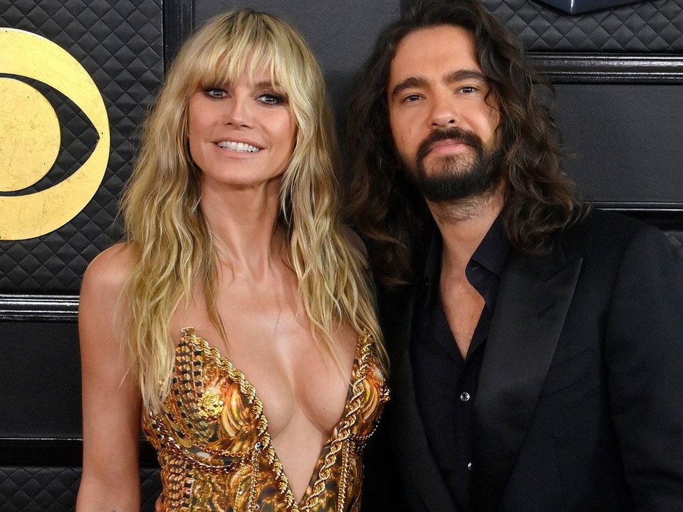 Heidi Klum stiehlt allen in einer goldenen Robe die Show