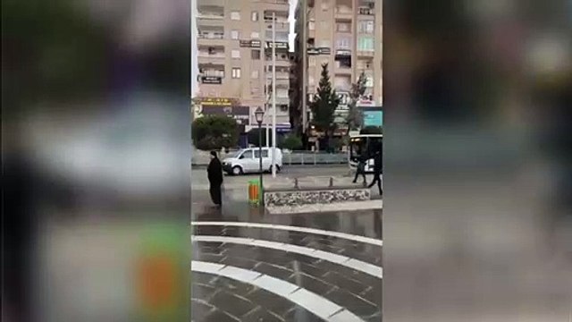 6 katlı bina, 7.6'lık depremde yıkıldı