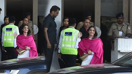 Kiara Advani Pink Stole Price Reveal, कीमत जानकर दंग रह जाएंगे | Boldsky