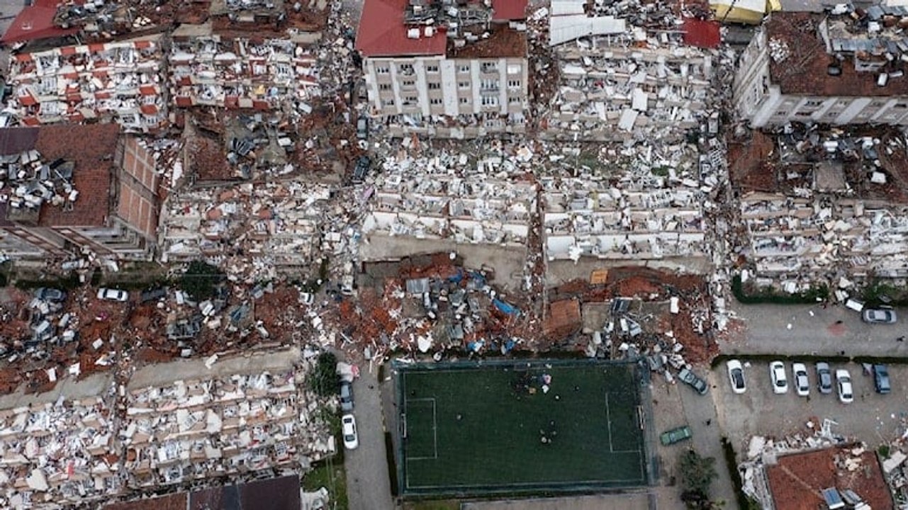 Deprem sonrası Hatay’dan gelen görüntüler kan d...