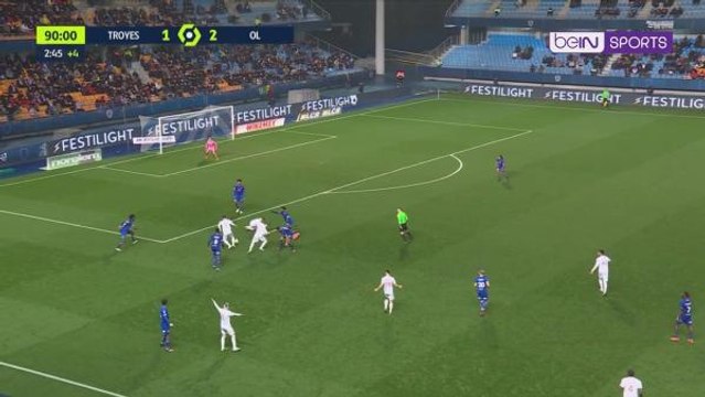 Lacazette rifles in from range to wrap up victory over Troyes