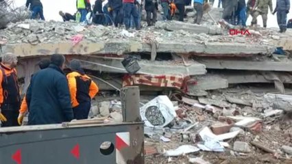 ELBİSTAN'DA SARAYKENT MAHALLESİ'NDE 5 KATLI ŞAHİNLER APARTMANI YIKILDI