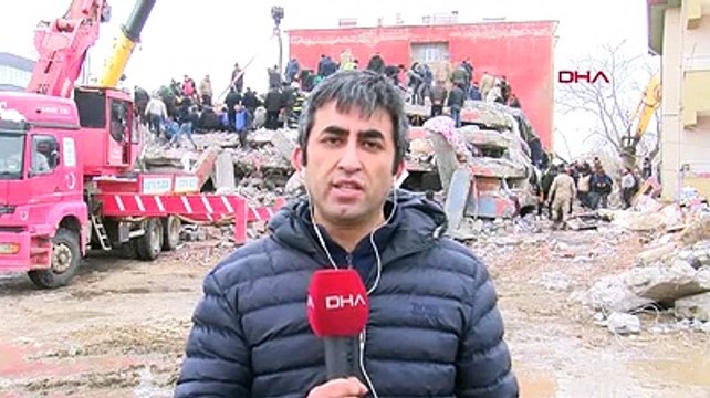 DHA'nın canlı yayında deprem anı