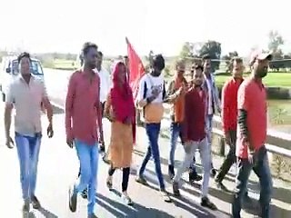 ऐसा क्या है, जो वो 850 किमी पैदल यात्रा कर रही है