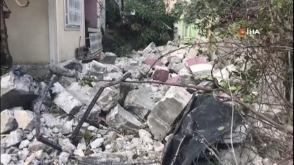 Caminin yıkılan duvarının altında kalan kadın hayatını kaybetti