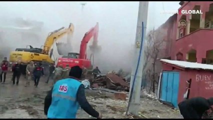 Böyle kaçıştılar! Elbistan'daki 7,6 büyüklüğündeki deprem anı kamerada