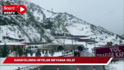 Tải video: Kara yolunda heyelan meydana geldi