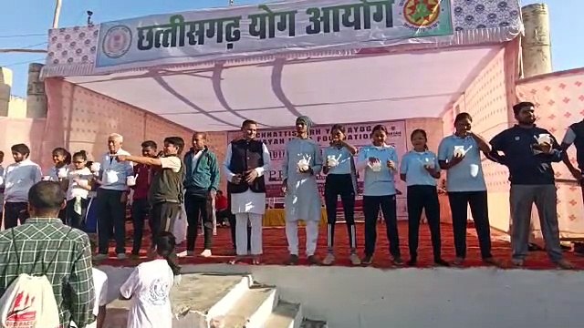 सीएमडी चौक में आयोजित 3 दिवसीय योग शिविर का समापन रविवार को हुआ