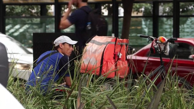 La precariedad laboral opaca el auge de las empresas de envíos en Latinoamérica
