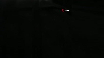 Askerlerin enkazdan çıkarttığı minik kız: "Annemi de kurtarın"