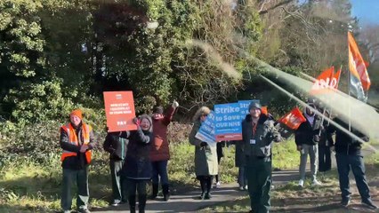 Tải video: NHS strikes: Thousands of ambulance staff in Yorkshire to walk out on 'biggest ever NHS strike day'