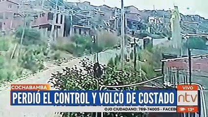 Perdió el control y volcó de costado
