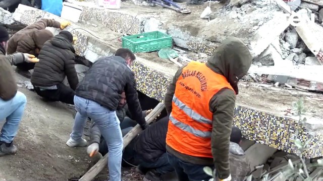 حطام وإنهيار ودمار في كل مكان.. مشاهد من أثار زلزال تركيا