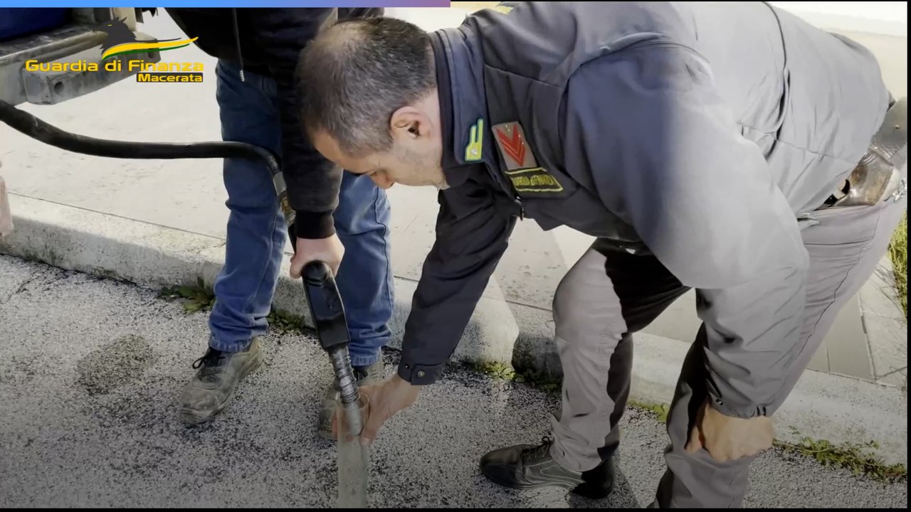 Macerata, Sequestrato Un Carico Di Gasolio Agricolo Di Contrabbando ...