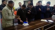 भाजपा नेता ने थाने में मनाया जन्मदिन, डीएसपी ने खिलाया केक, मंत्री टीएस बोले- ऐसा नहीं होना चाहिए
