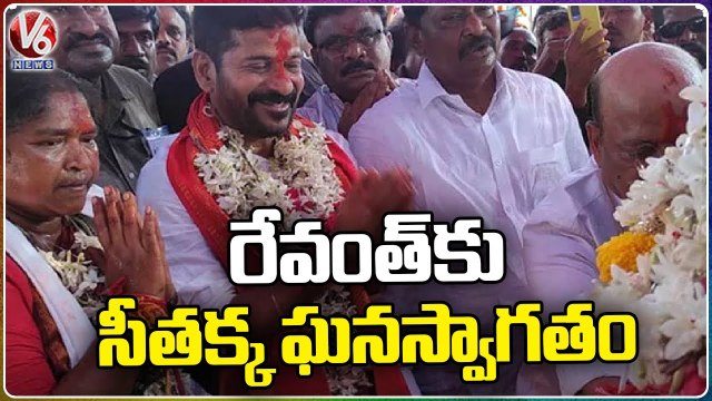 MLA Seethakka Grand Welcome To Revanth Reddy _ Mulugu | V6 News