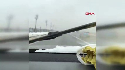 Malatya'da bir aile araçlarıyla bölgeden uzaklaşırken bina yıkıldı