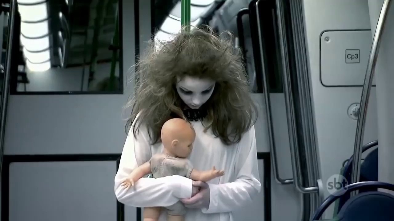 HORROR GIRL PRANK IN METRO || By MixMagic