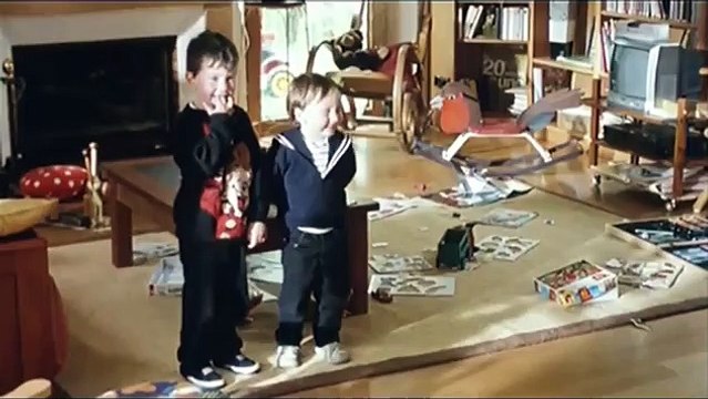 Les Femmes… ou les enfants d'abord… | movie | 2002 | Official Trailer