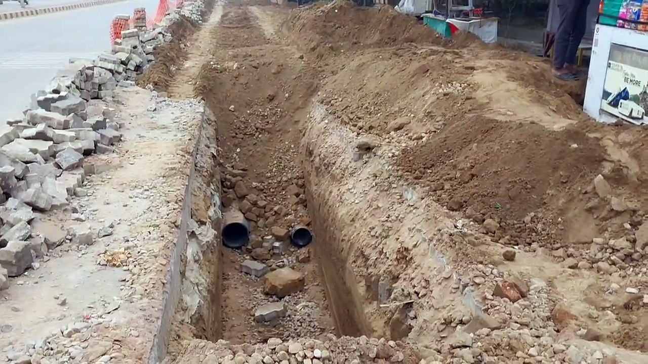तत्कालीन बीडीओ समेत नौ अफसरों को थमाया नोटिस