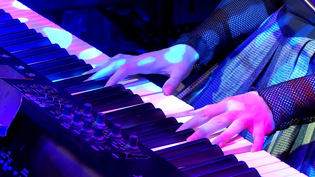 Al.Hy - les copines (Live) - Le Grand Studio RTL