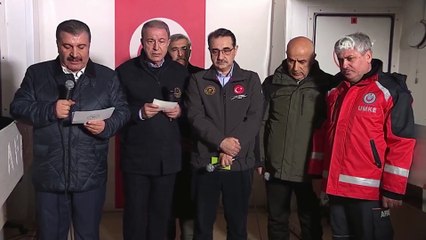 Sağlık Bakanı: Depremde 1651 kişi yaşamını yitirdi