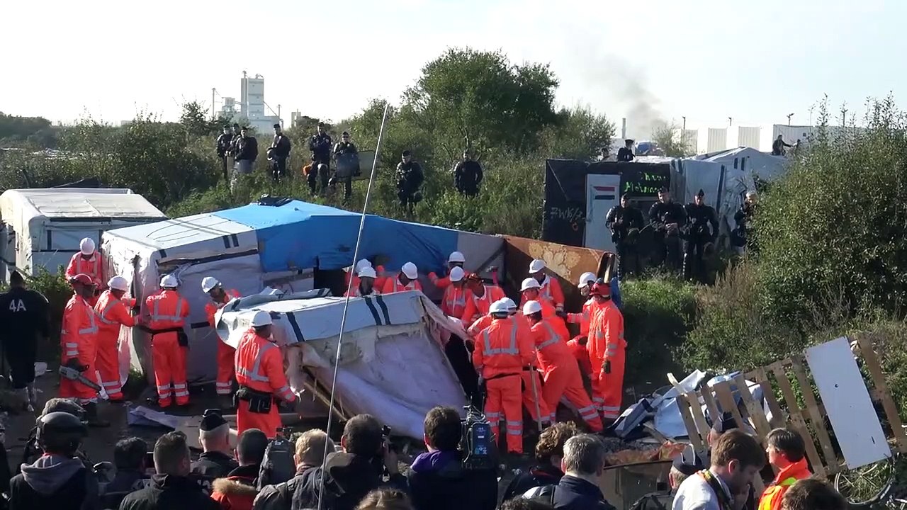 Regarde ailleurs | movie | 2019 | Official Trailer