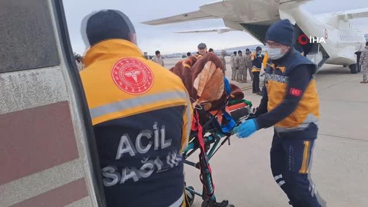 MSB: "Deprem bölgesinden kurtarılan vatandaşlarımız, Türk Silahlı Kuvvetlerimize ait ambulans uçaklarla Ankara ve İstanbul'a getirilerek tedavi...