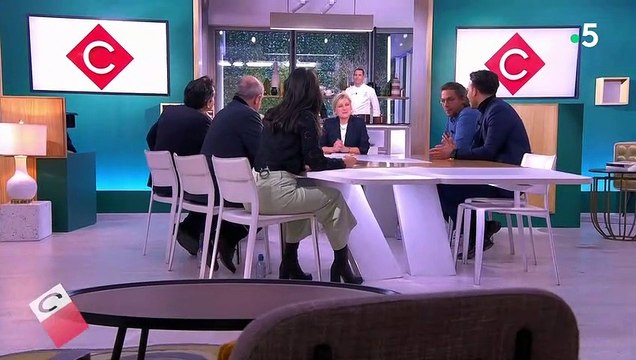 C à vous : Un invité plante Anne-Elisabeth Lemoine à la dernière minute