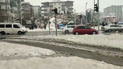 2 yıl önce uyardı ama... '4 apartmandan yalnızca bizimkinin altında BİM vardı ve yalnızca bizimki yıkıldı'