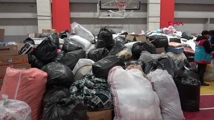 ERCİŞ'TEN DEPREM BÖLGESİNE 10 TIR YARDIM GÖNDERİLDİ