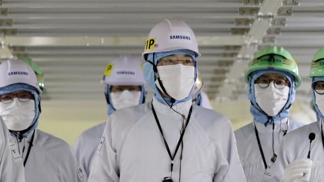 [기업] 이재용 삼성전자 회장, 아산 찾아 핵심 제품 점검 / YTN