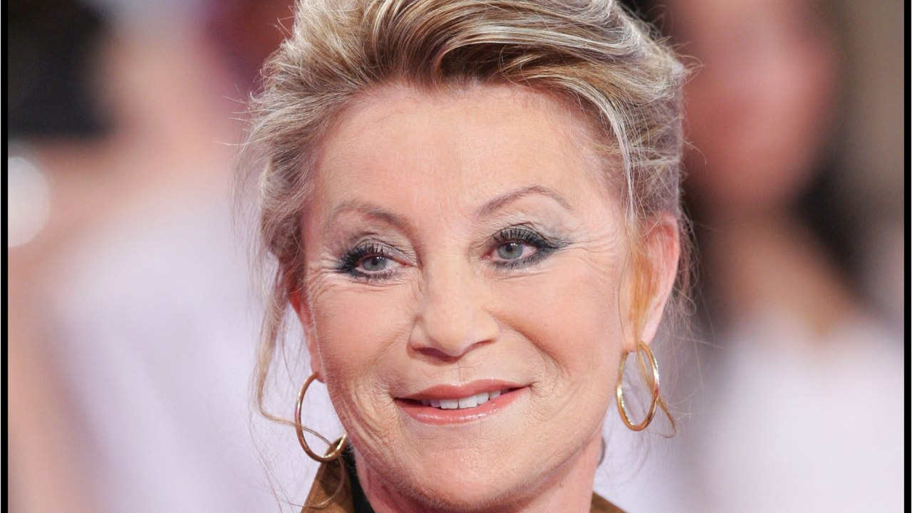 GALA VIDEO - PHOTO - Sheila en jupe, son moment détente en vacances charme les internautes !