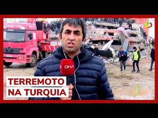 Repórter é surpreendido com terremoto em entrada ao vivo na Turquia