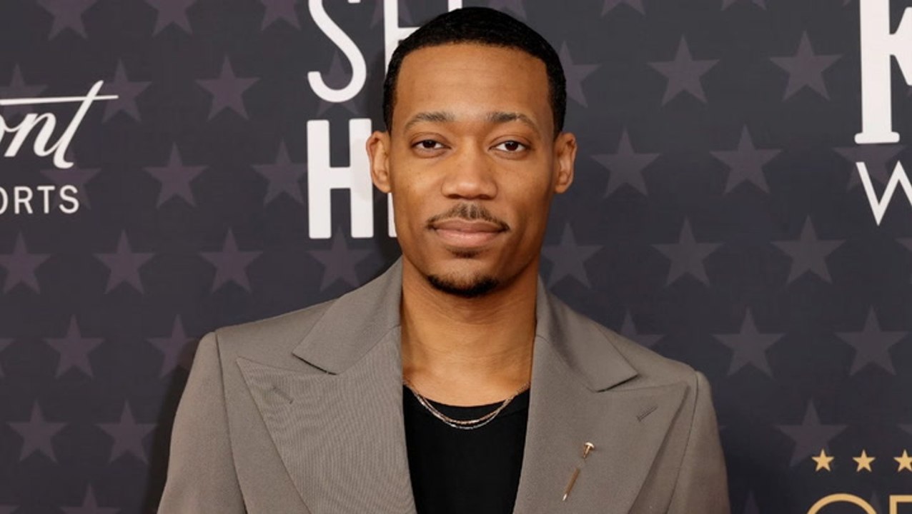 Tyler James Williams Had No Idea Eddie Murphy Gave Him a Golden Globes Standing Ovation | THR News