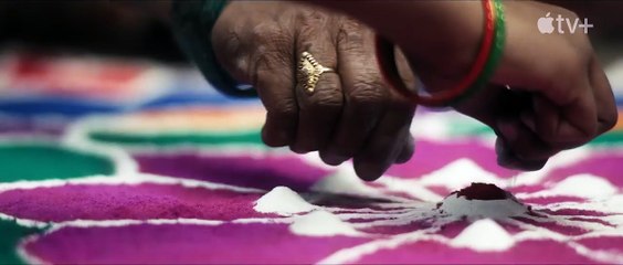 Shantaram (2022) | Official Featurette – Escape to 1980s Bombay 🏙️