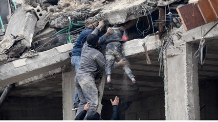 Número de fallecidos en Turquía y Siria por devastador terremoto se acerca a los 4.000