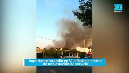 Importante incendio en Villa Elvira a metros de una estación de servicio