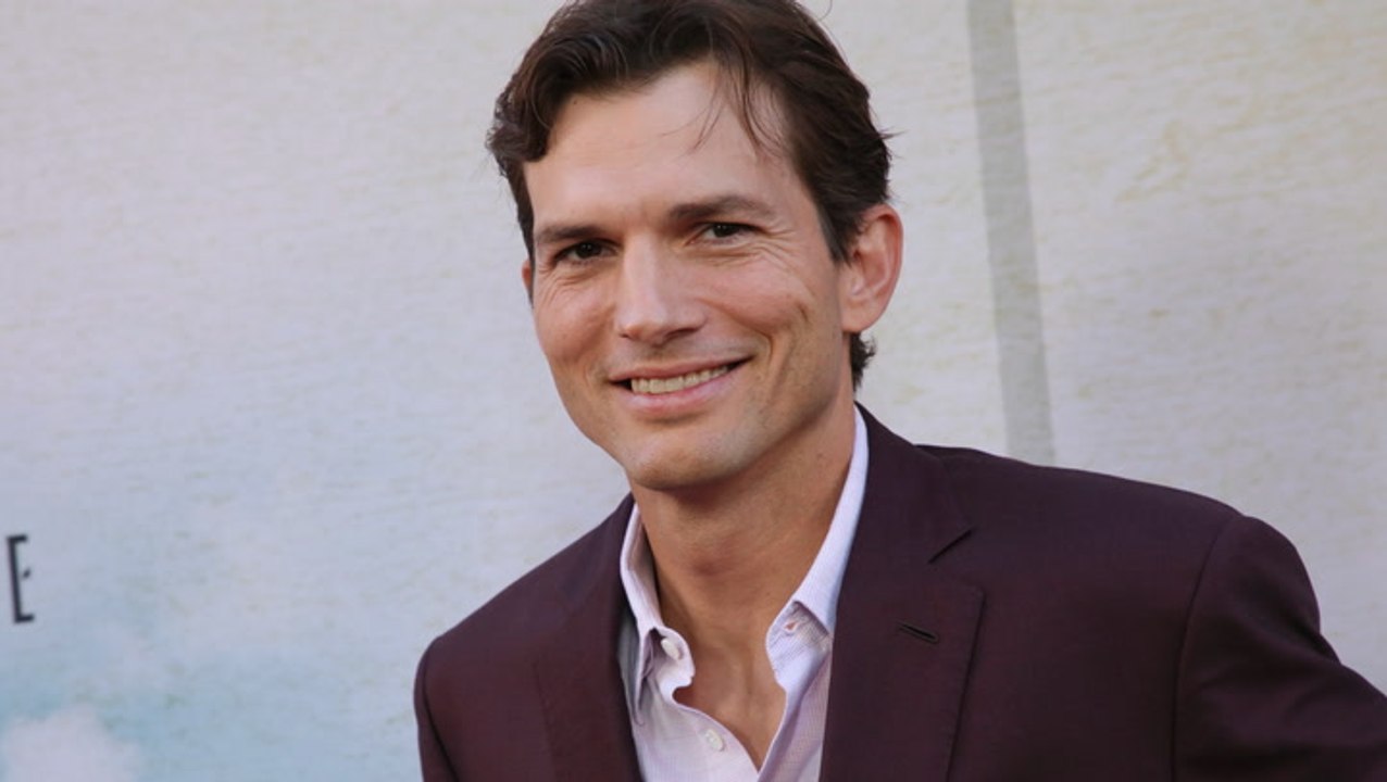 Peinlicher moment: ashton kutcher erkennt harry styles auf karaoke-party nicht