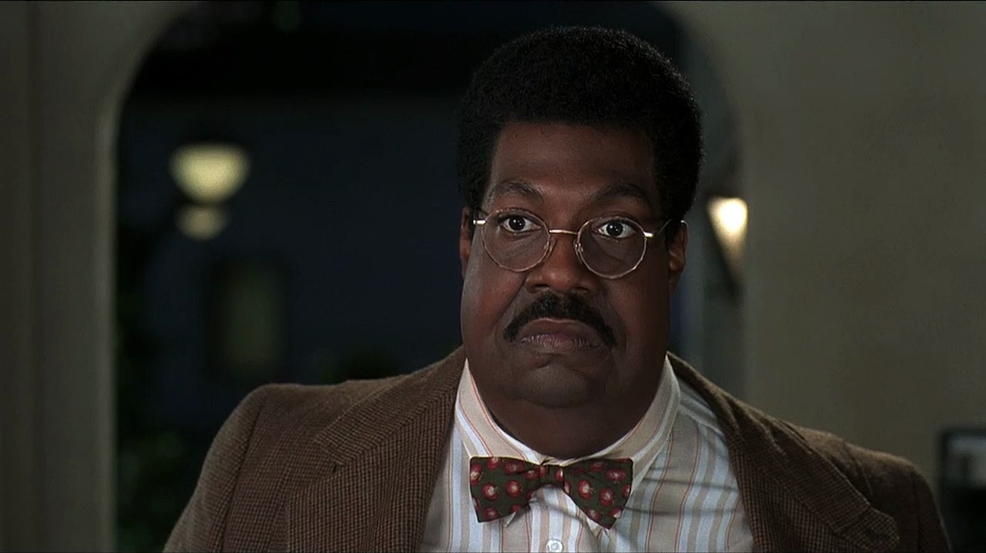 Эдди мерфи доктор дулиттл. Эдди мерфи профессор. Эдди мерфи профессор. Big professor. Очень серьезный человек.