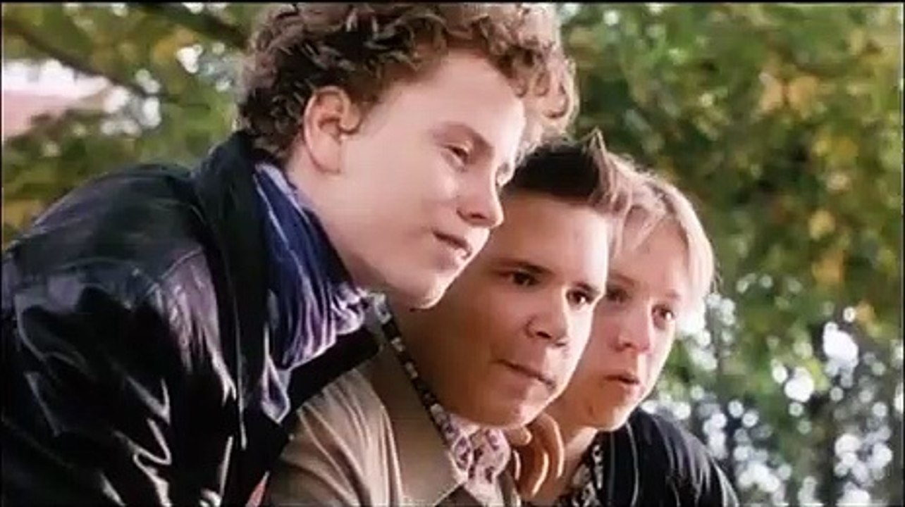 Das Jahr der ersten Küsse | movie | 2002 | Official Trailer