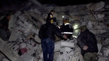 صوت طفلين من تحت الأنقاض.. هل ينجح الدفاع المدني السوري في إنقاذهما؟