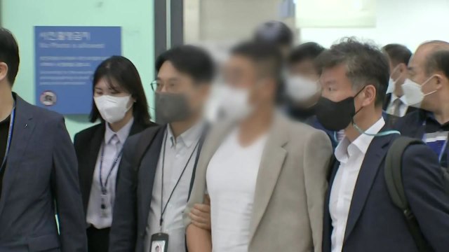 김성태 도피 도운 '수행비서' 국내 송환...검찰로 압송 / YTN