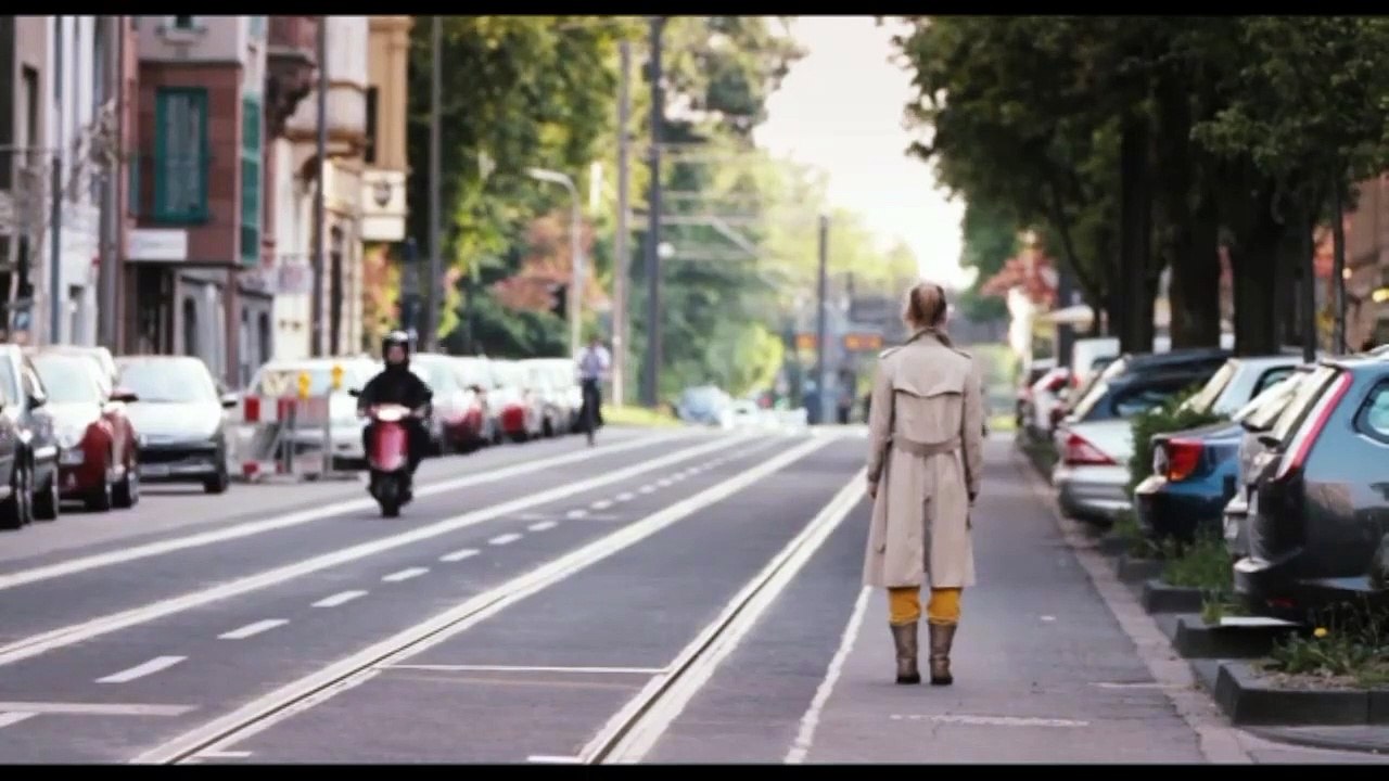 Über uns das All | movie | 2011 | Official Trailer