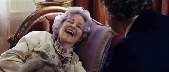 Στο Μάτι Του Κυκλώνα | movie | 2011 | Official Trailer