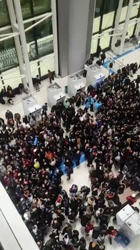 Türkiye tek yürek! Binlerce gönüllü İstanbul Havalimanı'na akın etti